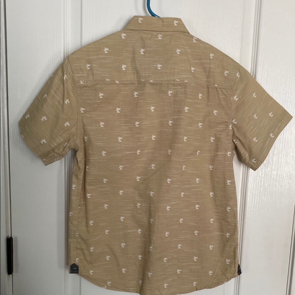 Tan Geometric Pattern Short Sleeve - Picture 2 of 9